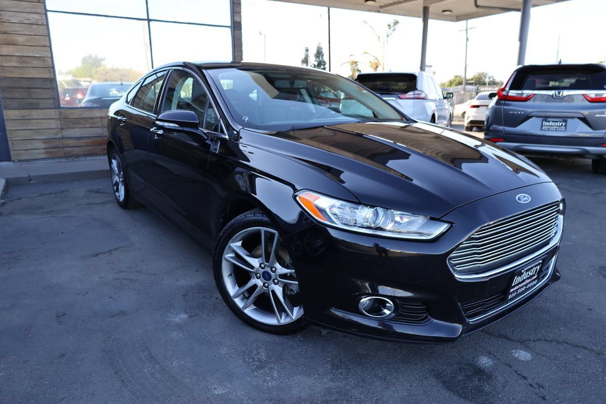 Used 2016 Ford Fusion Titanium AWD/4WD image 2