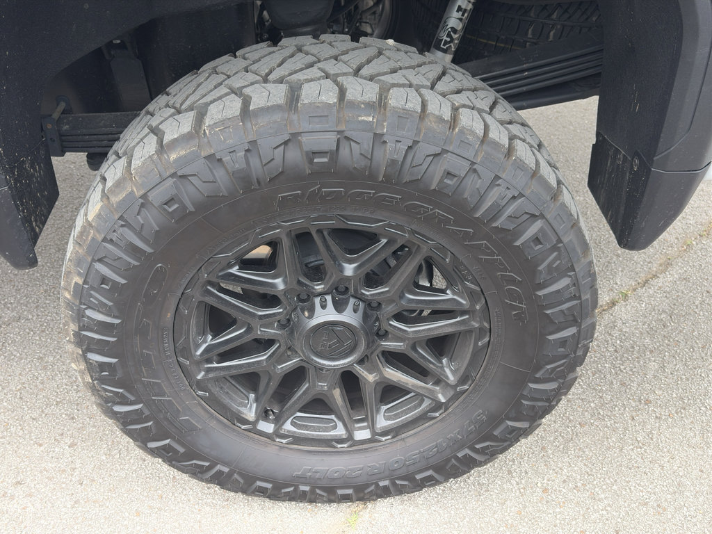 Used 2025 GMC Sierra 2500 AT4 image 22