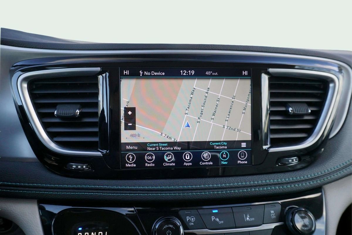 Used 2018 Chrysler Pacifica Limited w/ Advanced Safetytec Group image 32