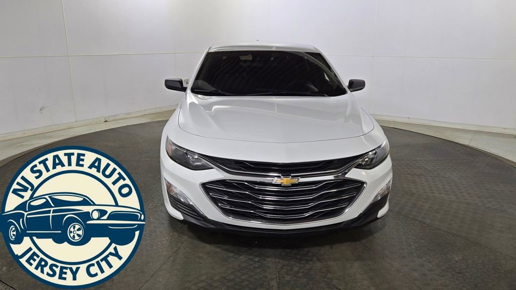 Used 2023 Chevrolet Malibu LS image 2