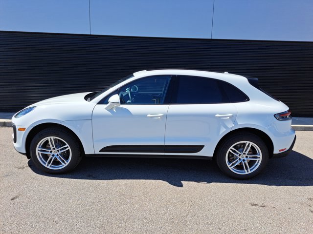 Used 2025 Porsche Macan image 2