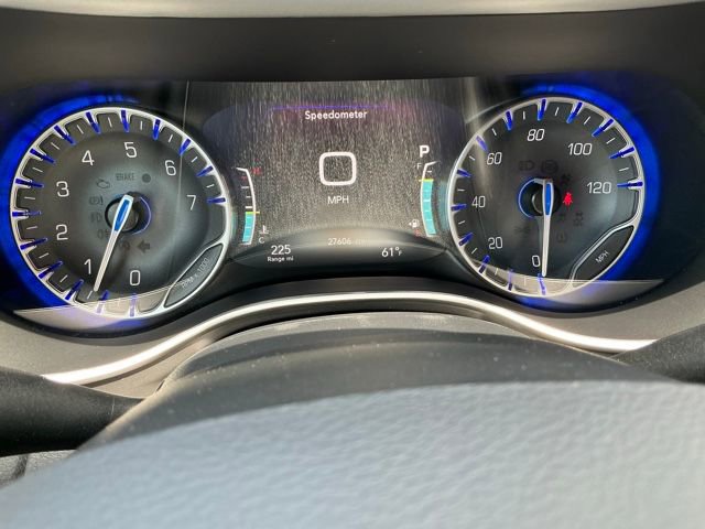 Used 2025 Chrysler Pacifica Select FWD image 25