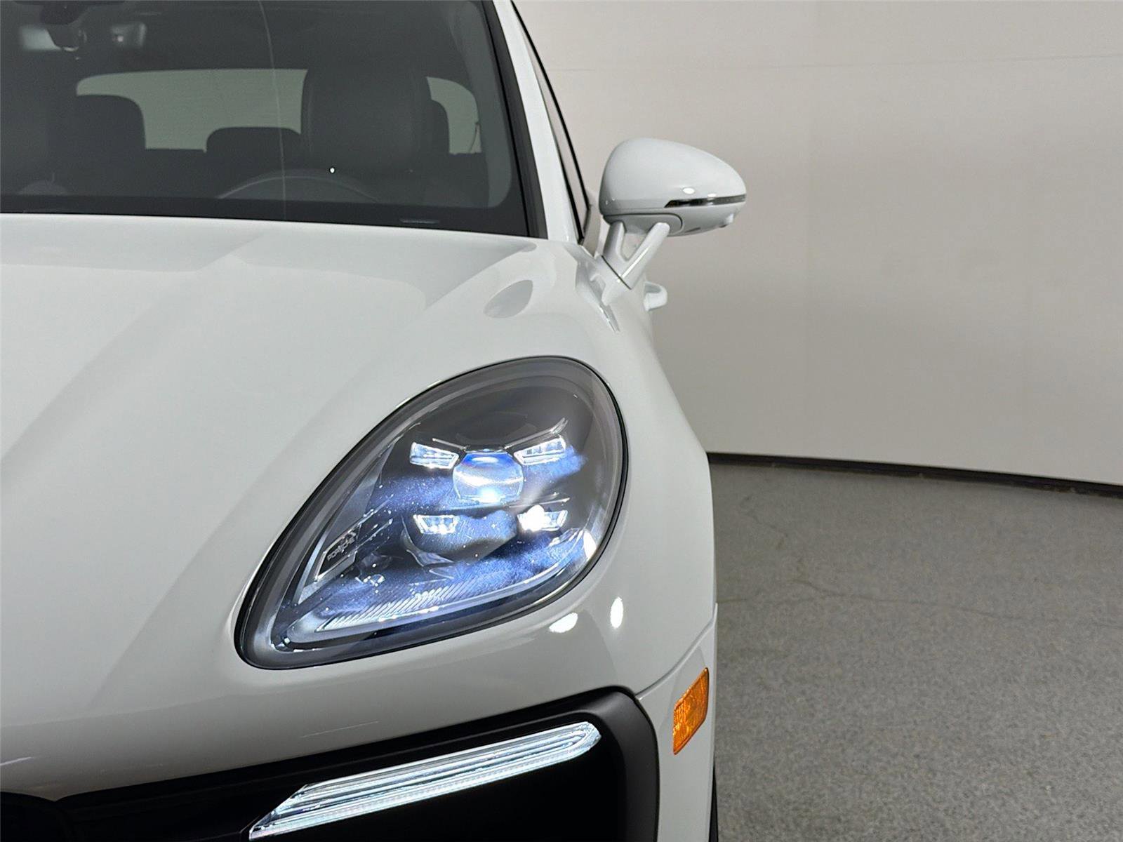 Certified 2026 Porsche Macan Turbo AWD/4WD image 15