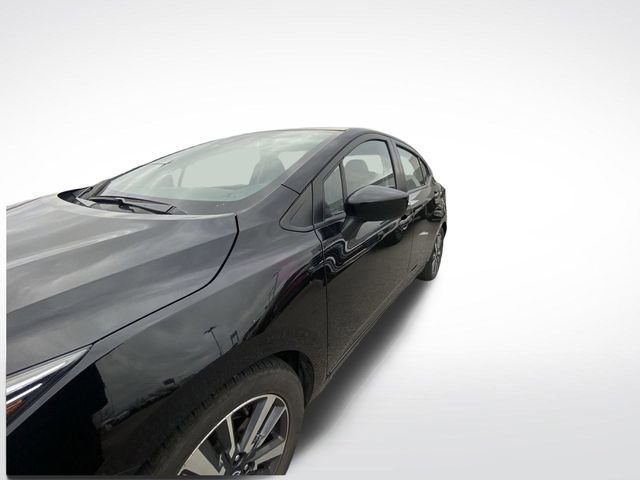 Used 2023 Nissan Versa SV image 2