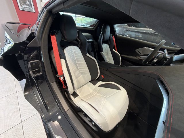 Used 2023 Chevrolet Corvette Stingray Premium Conv w/ Z51 Performance Package RWD image 22