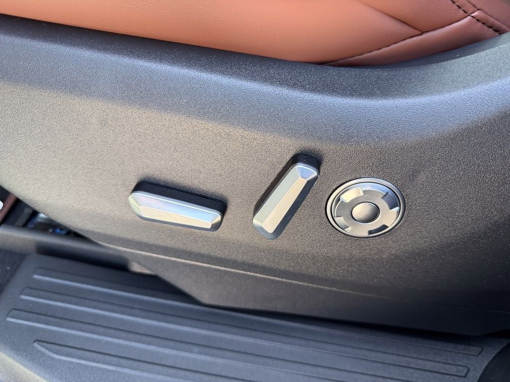 New 2026 Lincoln Navigator Reserve AWD/4WD image 19