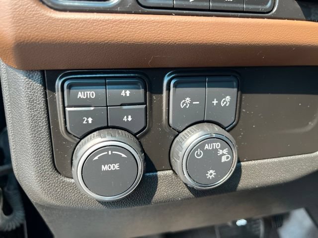 Used 2023 Chevrolet Tahoe High Country w/ Premium Package 2 AWD/4WD image 17