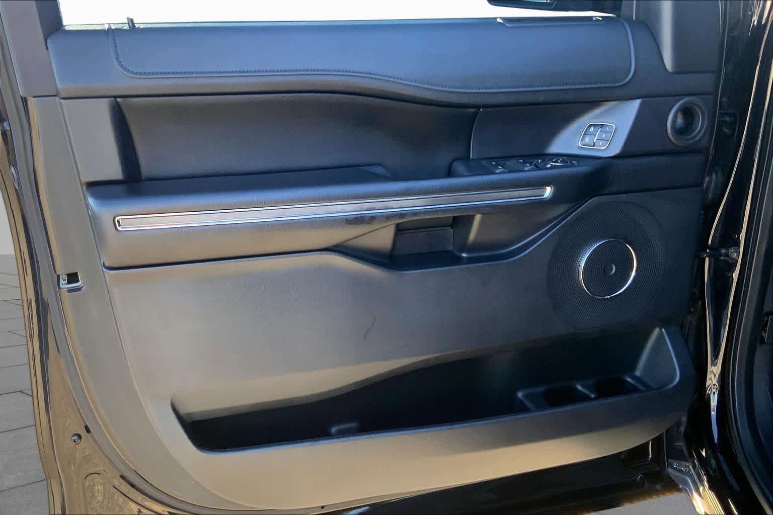 Used 2019 Ford Expedition Max XLT w/ Equipment Group 202A RWD image 21