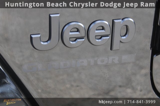 Used 2025 Jeep Gladiator Sport image 15