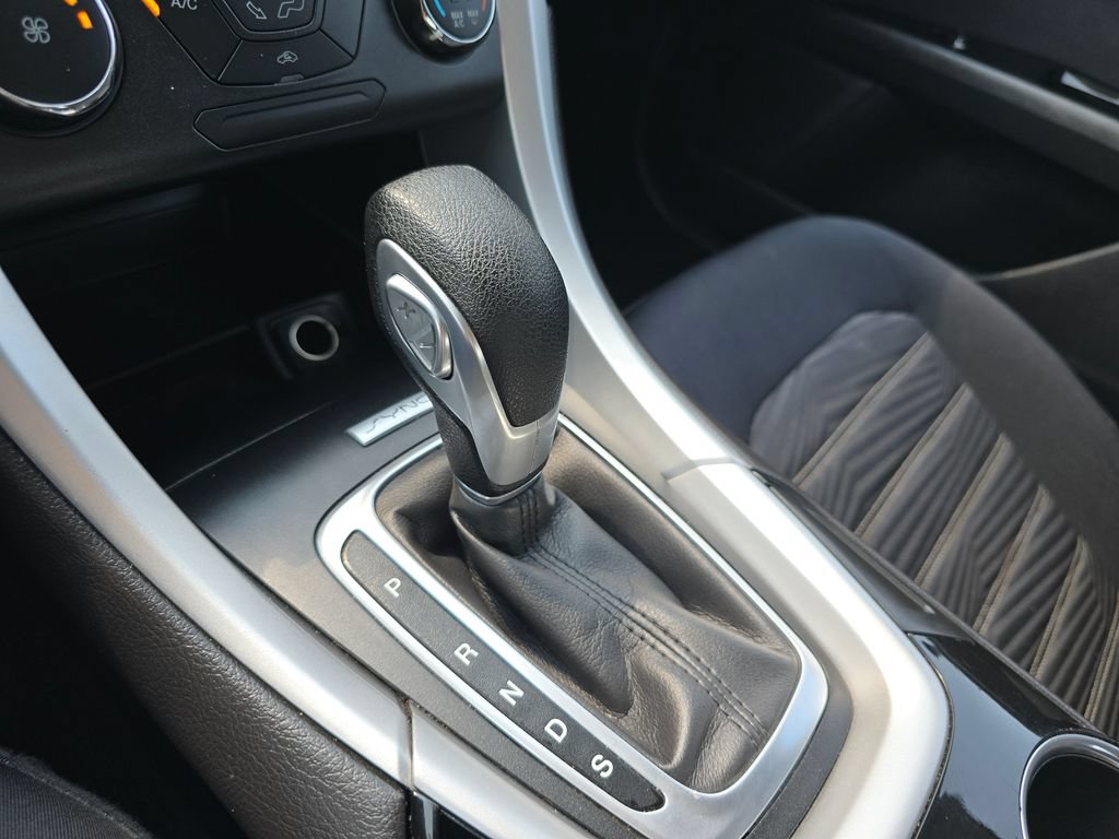 Used 2016 Ford Fusion SE FWD image 26