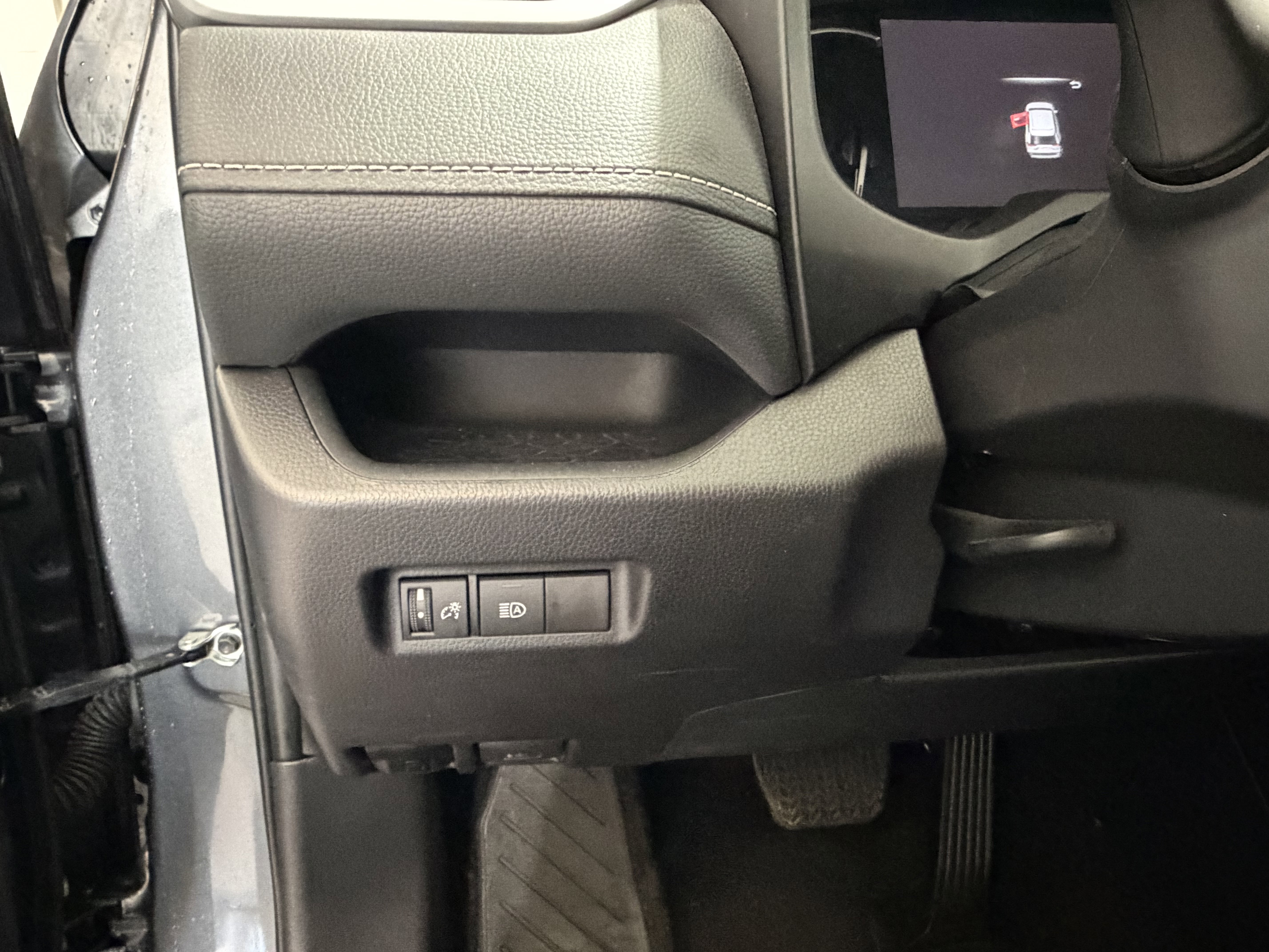 Used 2025 Toyota RAV4 LE AWD/4WD image 13