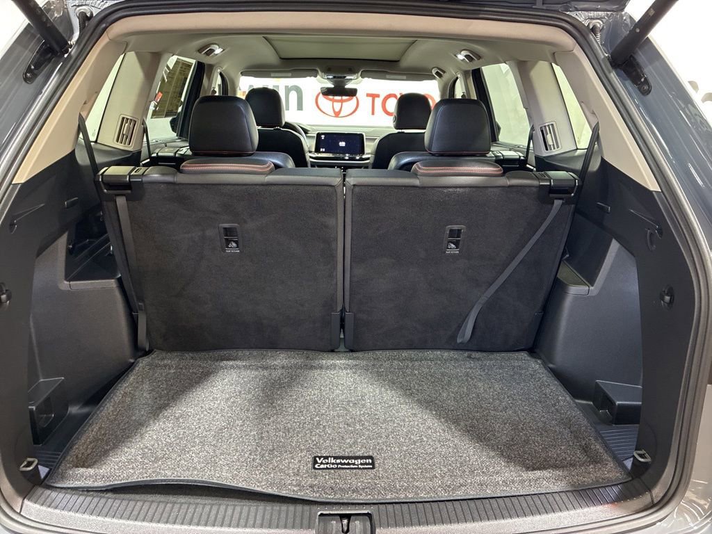 Used 2025 Volkswagen Atlas Peak Edition SE AWD/4WD image 19