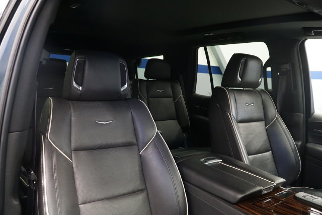 Used 2021 Cadillac Escalade Premium Luxury w/ Driver Assist Tech Package AWD/4WD image 18