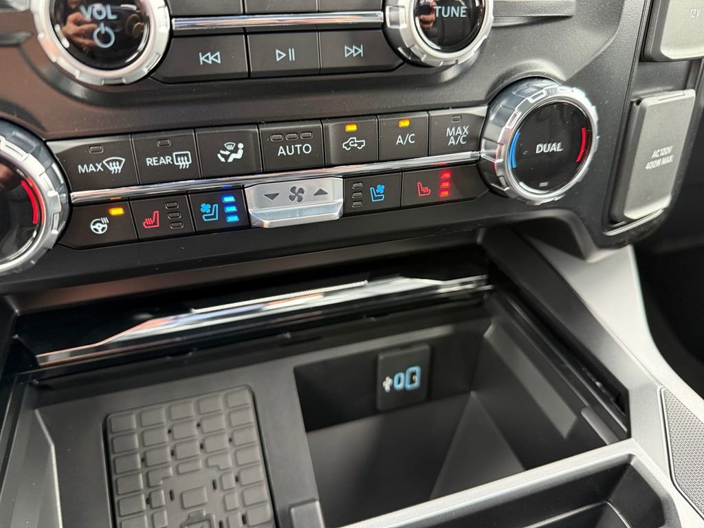 New 2026 Ford F250 Lariat w/ Black Appearance Package image 19