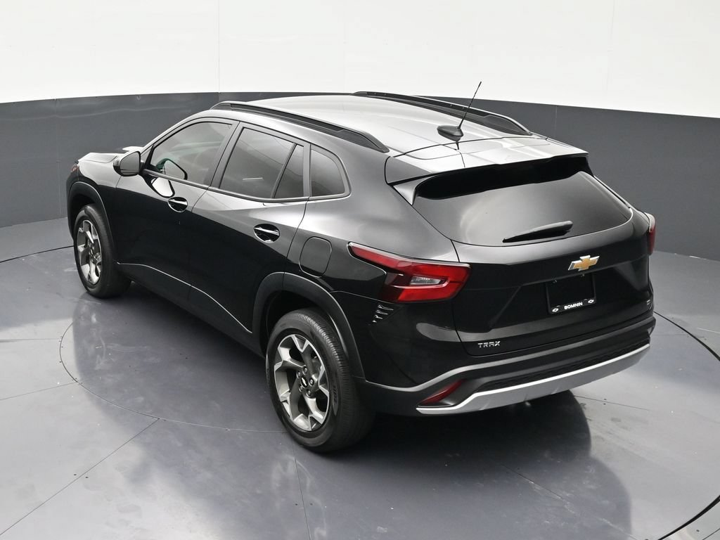 Used 2024 Chevrolet Trax LT FWD image 11