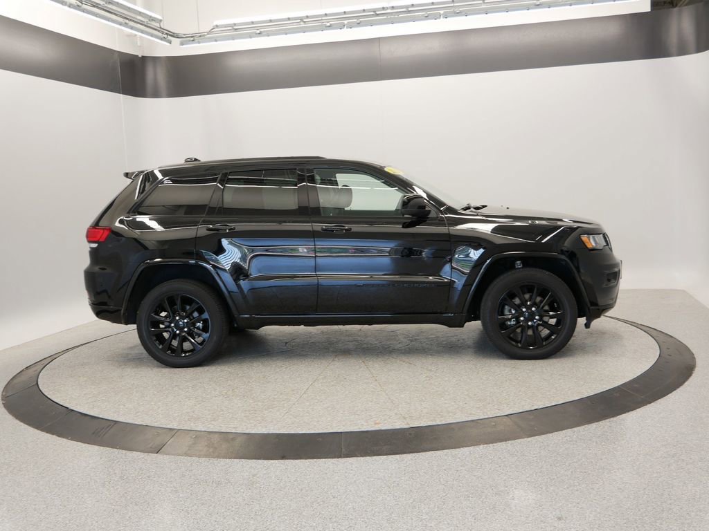 Certified 2022 Jeep Grand Cherokee Laredo X image 46