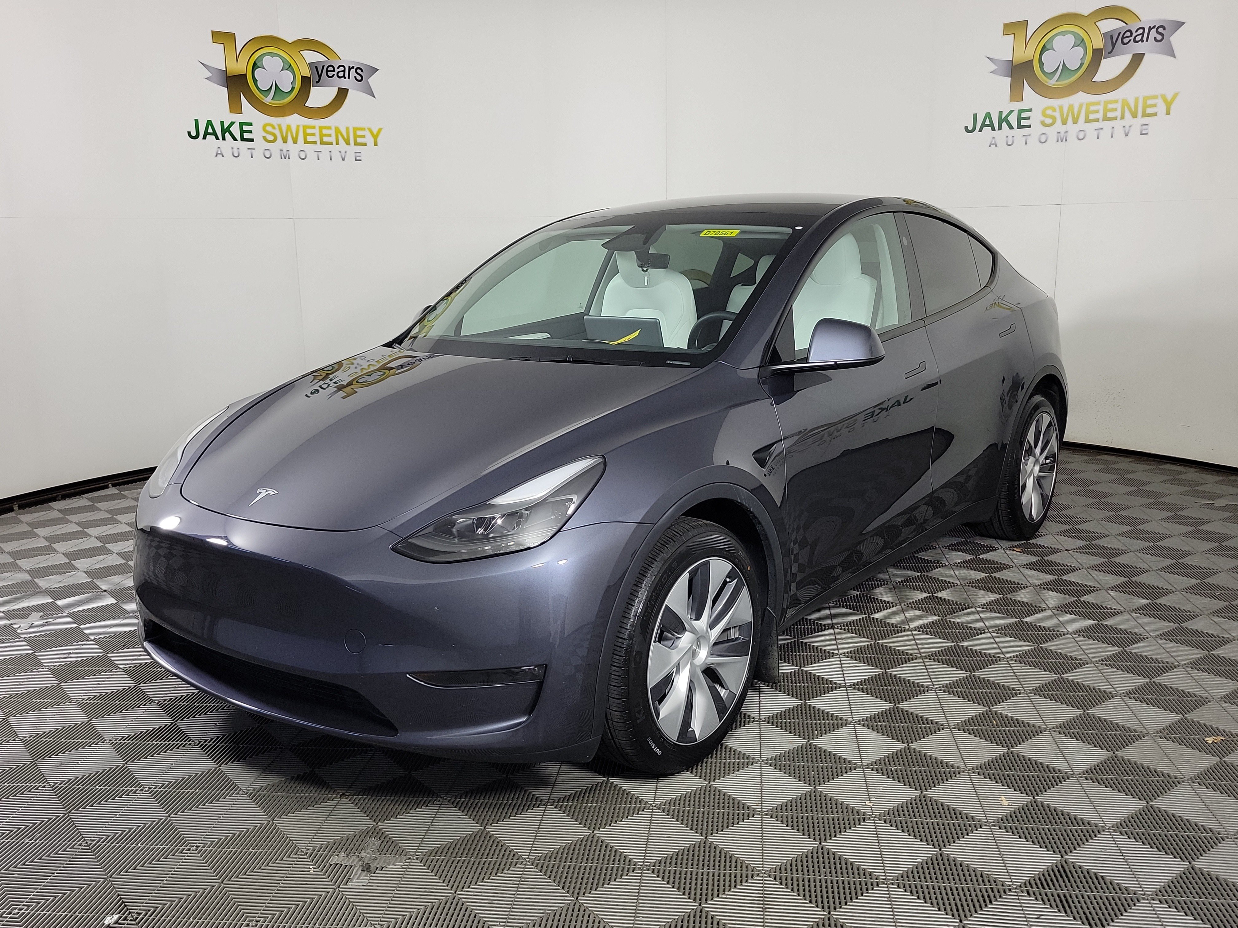Used 2023 Tesla Model Y Long Range AWD/4WD image 3