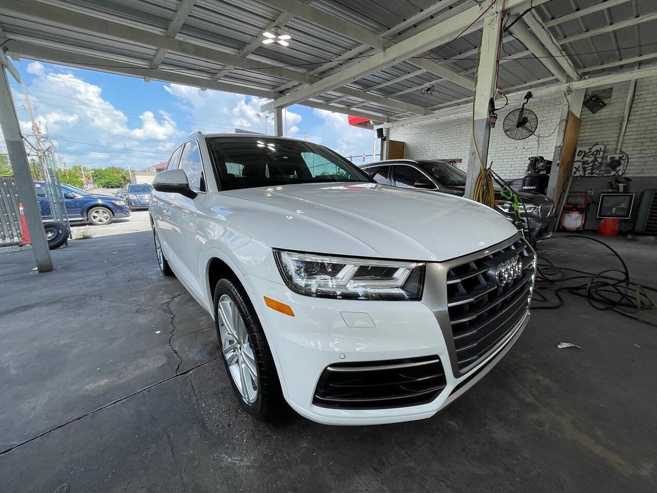 Used 2018 Audi Q5 2.0T Premium Plus w/ Premium Plus Package AWD/4WD image 3