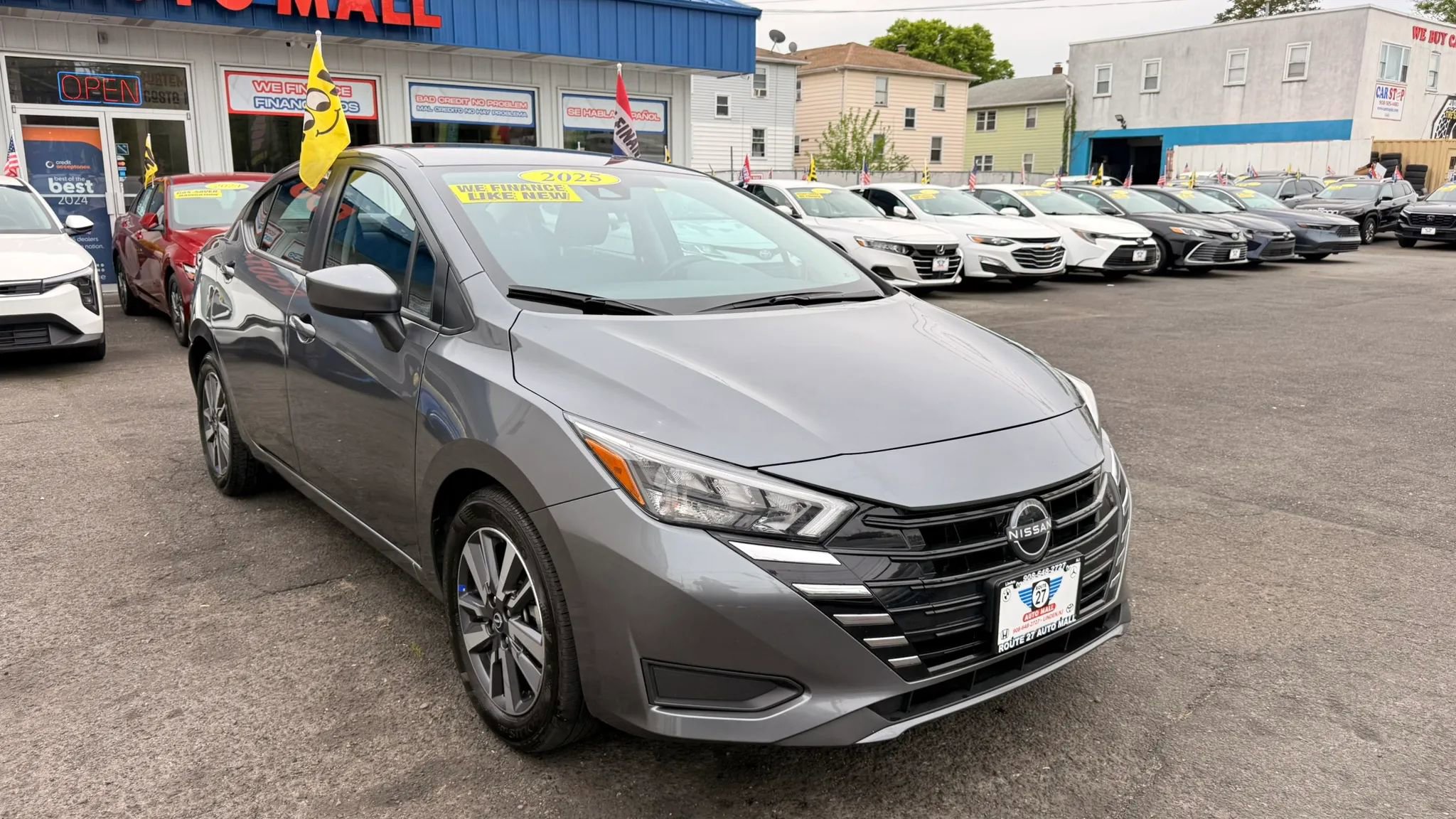 Used 2025 Nissan Versa SV FWD image 2