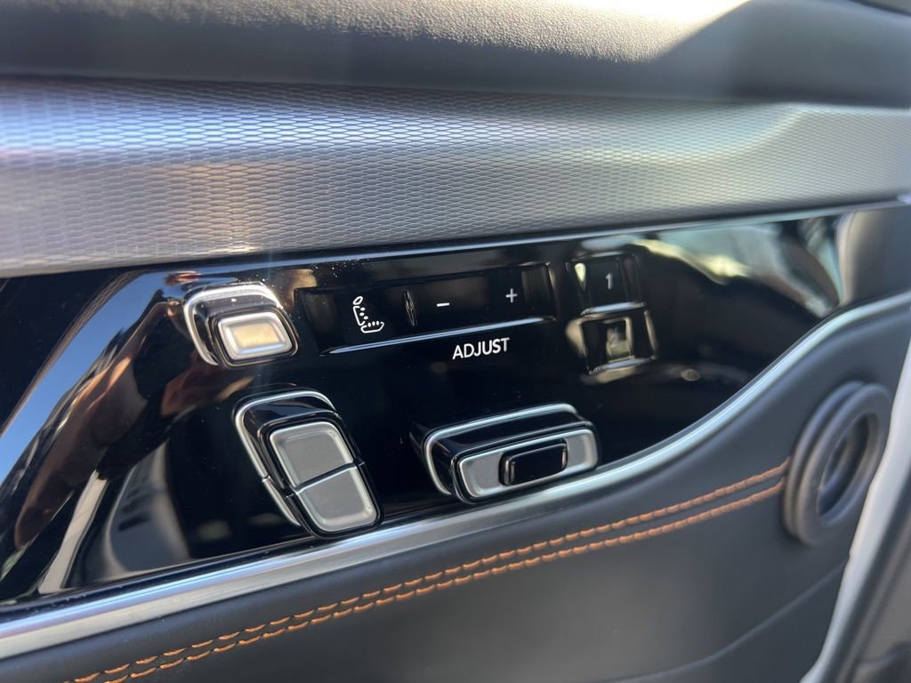 Used 2023 Jeep Grand Wagoneer L Series III image 16