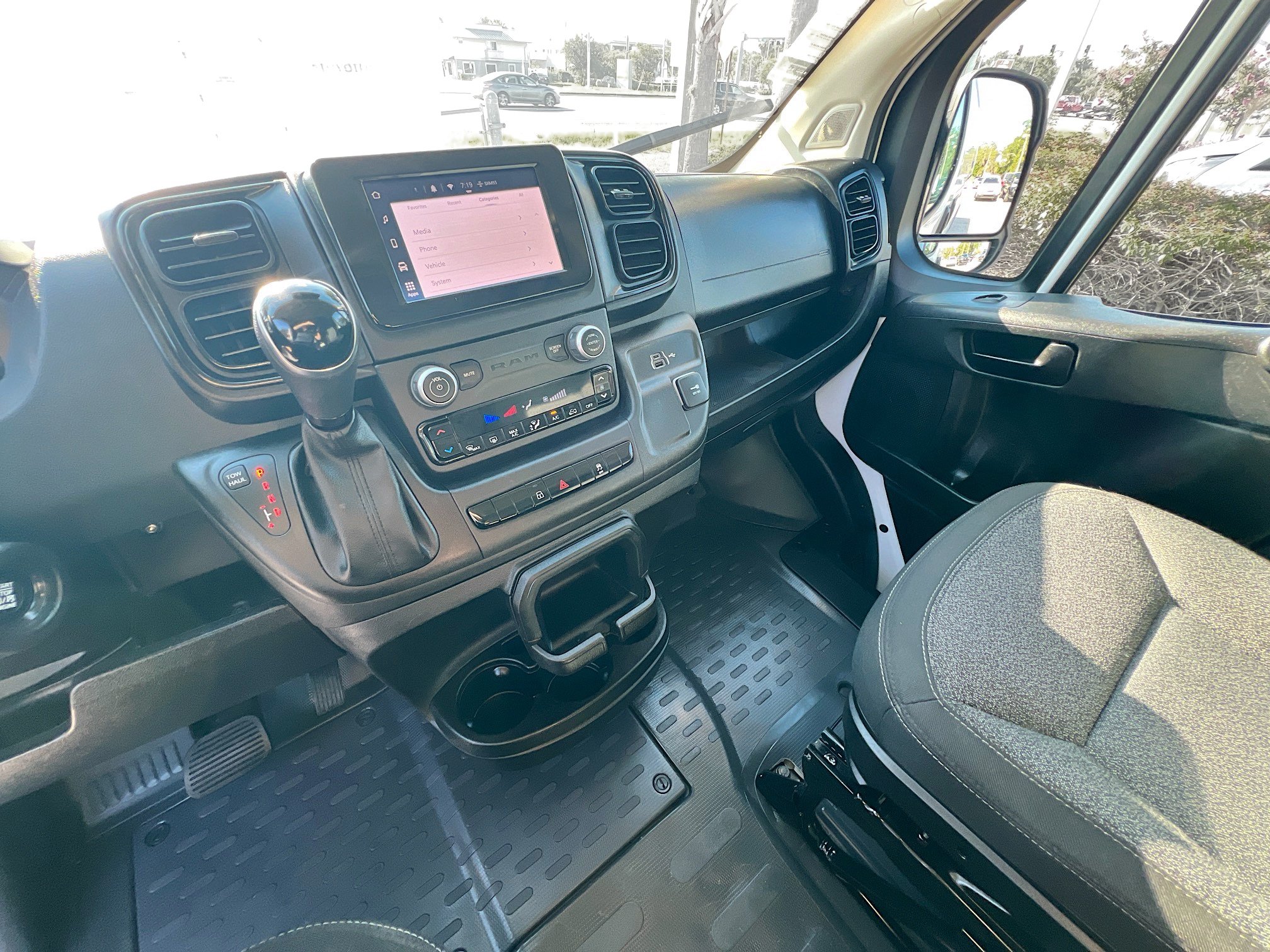 Used 2025 RAM ProMaster 2500 w/ Convenience Group FWD image 24