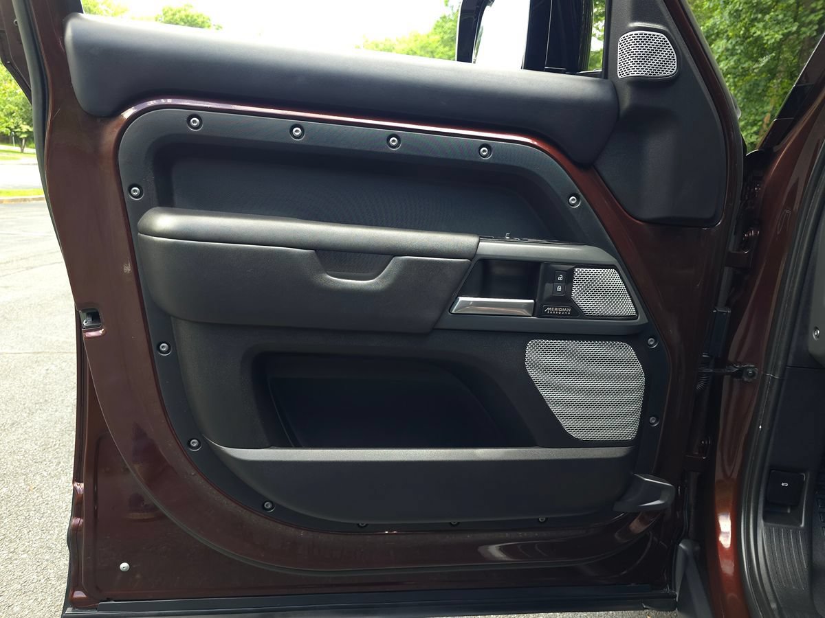 Used 2023 Land Rover Defender 130 X AWD/4WD image 34