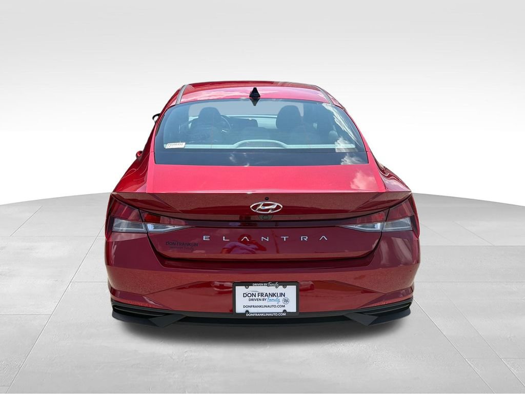 Used 2023 Hyundai Elantra SEL w/ Convenience Package FWD image 4