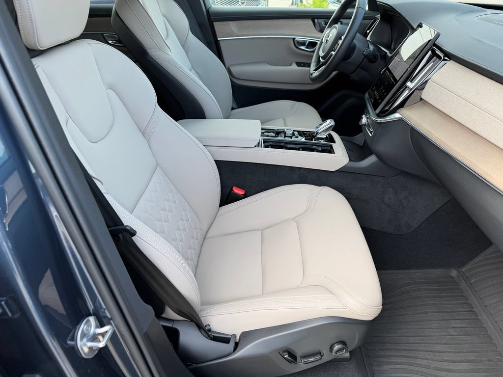 New 2026 Volvo XC90 B6 Plus w/ Protection Package Premier AWD/4WD image 9