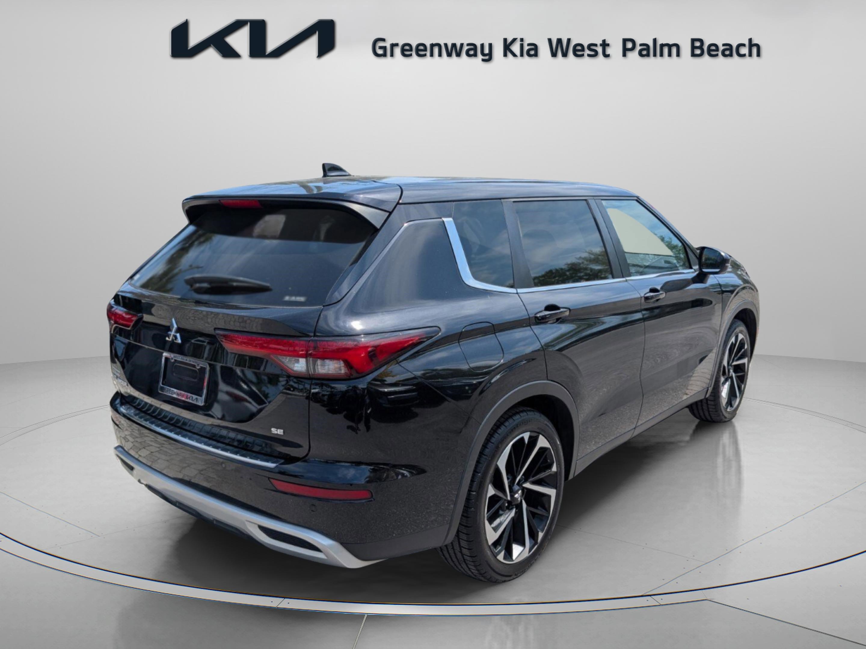 Used 2022 Mitsubishi Outlander SE AWD/4WD image 7