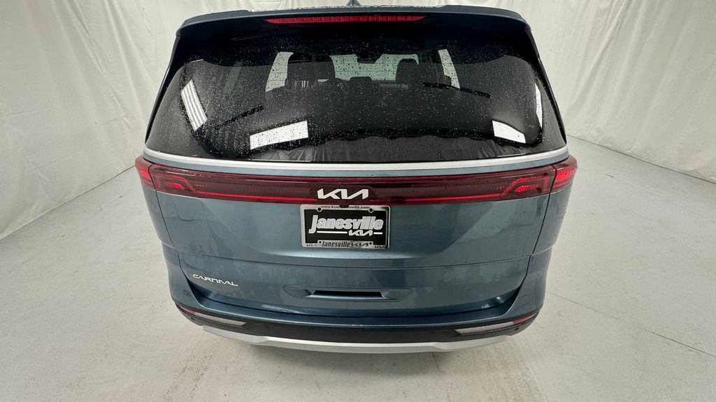 Used 2024 Kia Carnival EX FWD image 4