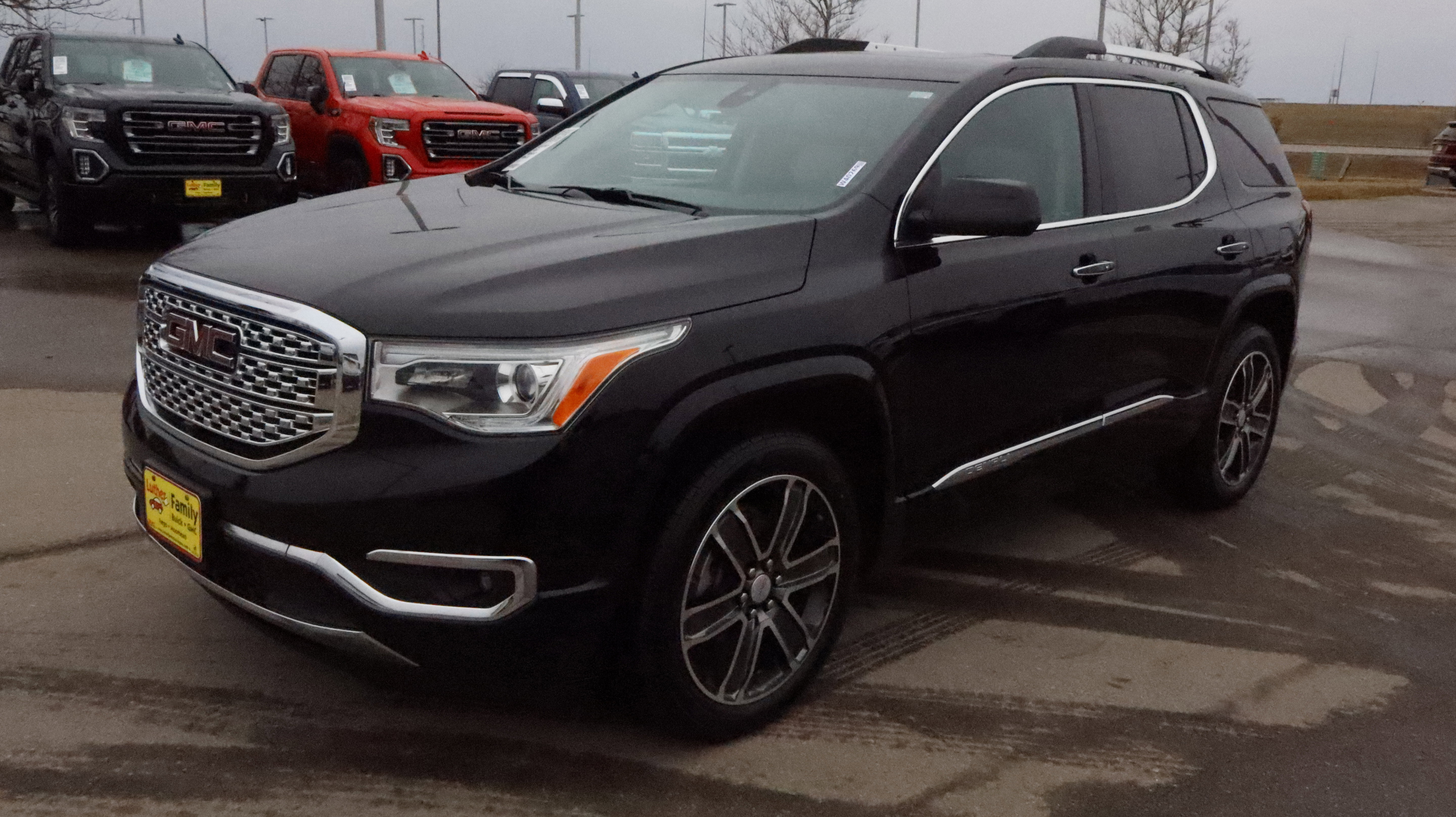 Used 2018 GMC Acadia Denali w/ Technology Package AWD/4WD image 3