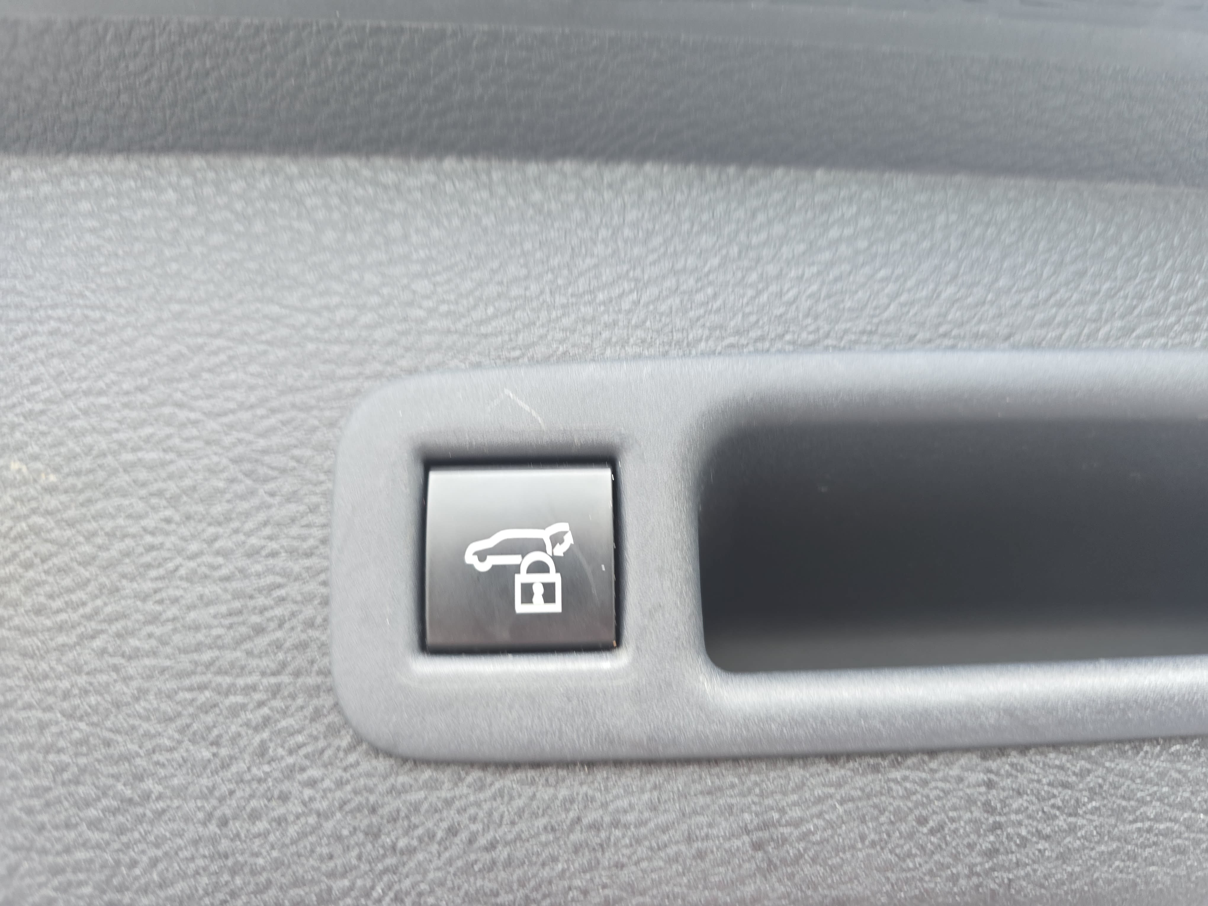Used 2025 Toyota Sienna XLE FWD image 13