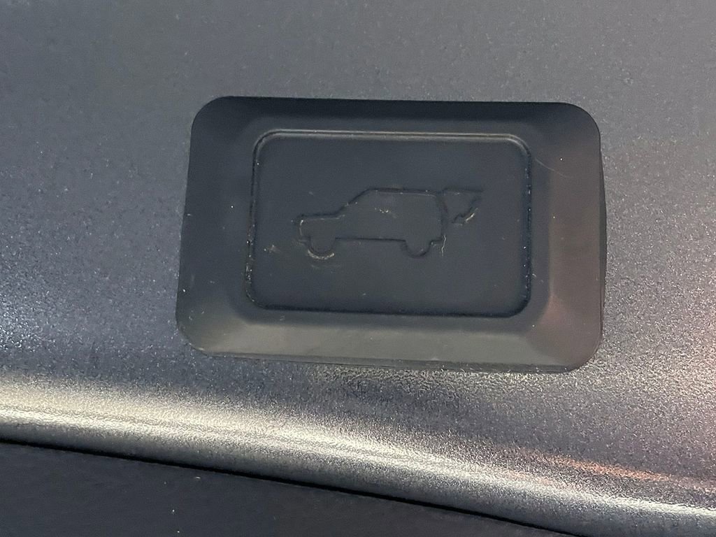 Used 2023 Toyota RAV4 XLE w/ Convenience Package AWD/4WD image 14