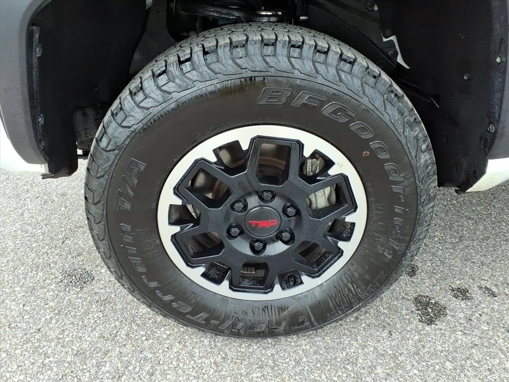 Used 2024 Toyota Tacoma TRD Off-Road w/ TRD Off Road Upgrade Package AWD/4WD image 11