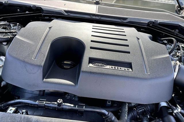 Used 2024 Land Rover Defender 130 X-Dynamic SE image 34