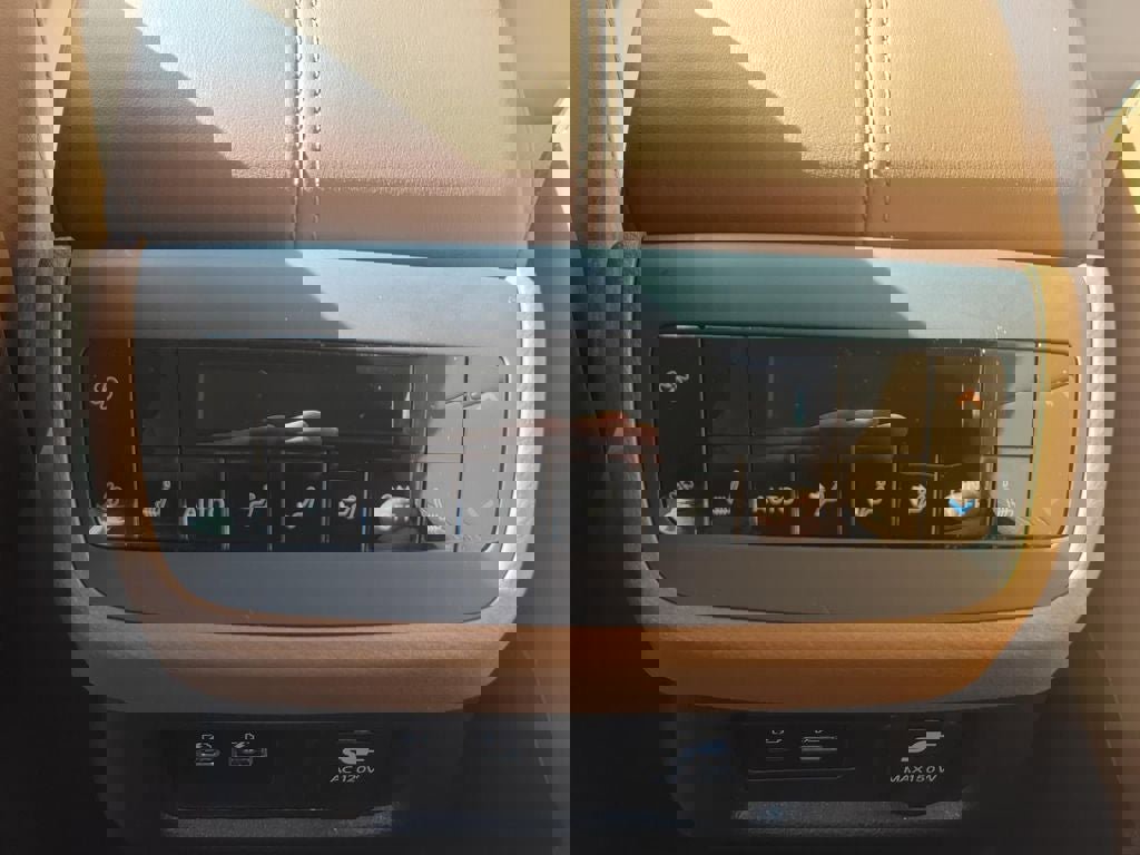 Used 2024 Nissan Pathfinder Platinum AWD/4WD image 22