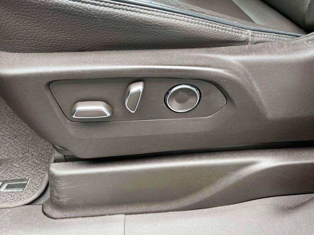 Used 2023 GMC Yukon Denali image 29