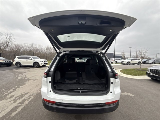 Used 2024 Jeep Grand Cherokee Limited w/ Black Appearance Package image 22