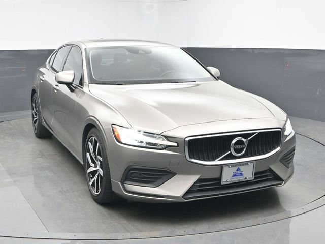 Used 2019 Volvo S60 T6 Momentum w/ Premium Package image 8