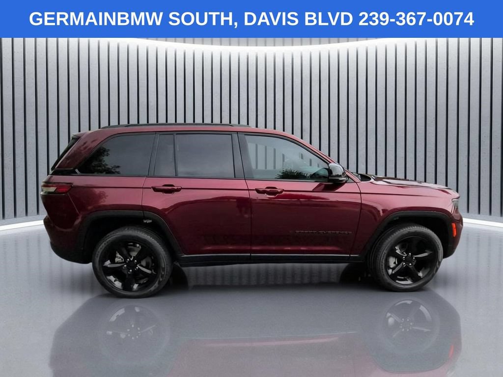 Used 2023 Jeep Grand Cherokee Limited w/ Black Appearance Package AWD/4WD image 4