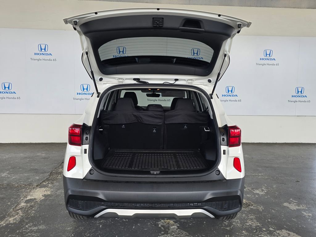 Used 2021 Kia Seltos LX image 32