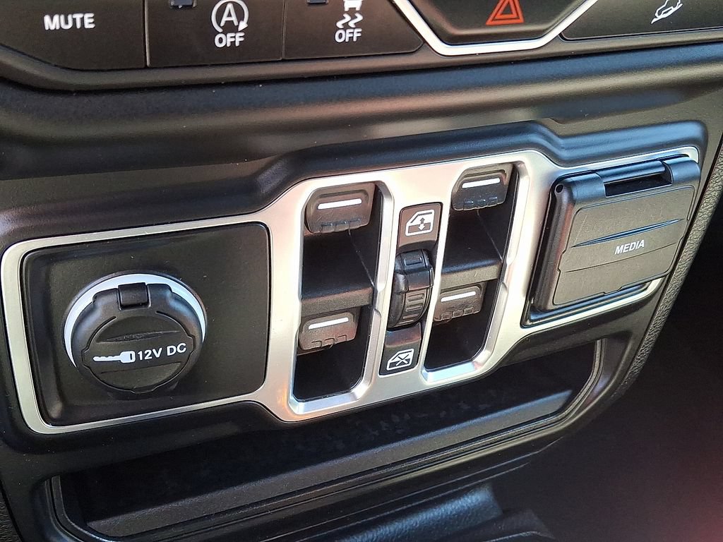 Used 2021 Jeep Wrangler Unlimited Sport AWD/4WD image 25