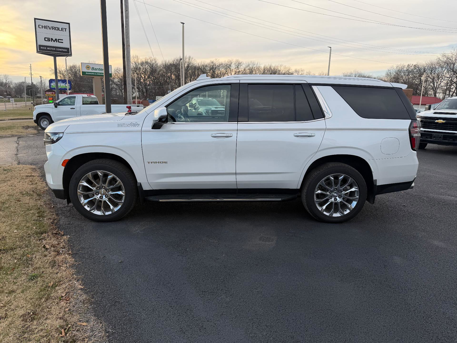 Used 2022 Chevrolet Tahoe High Country image 2