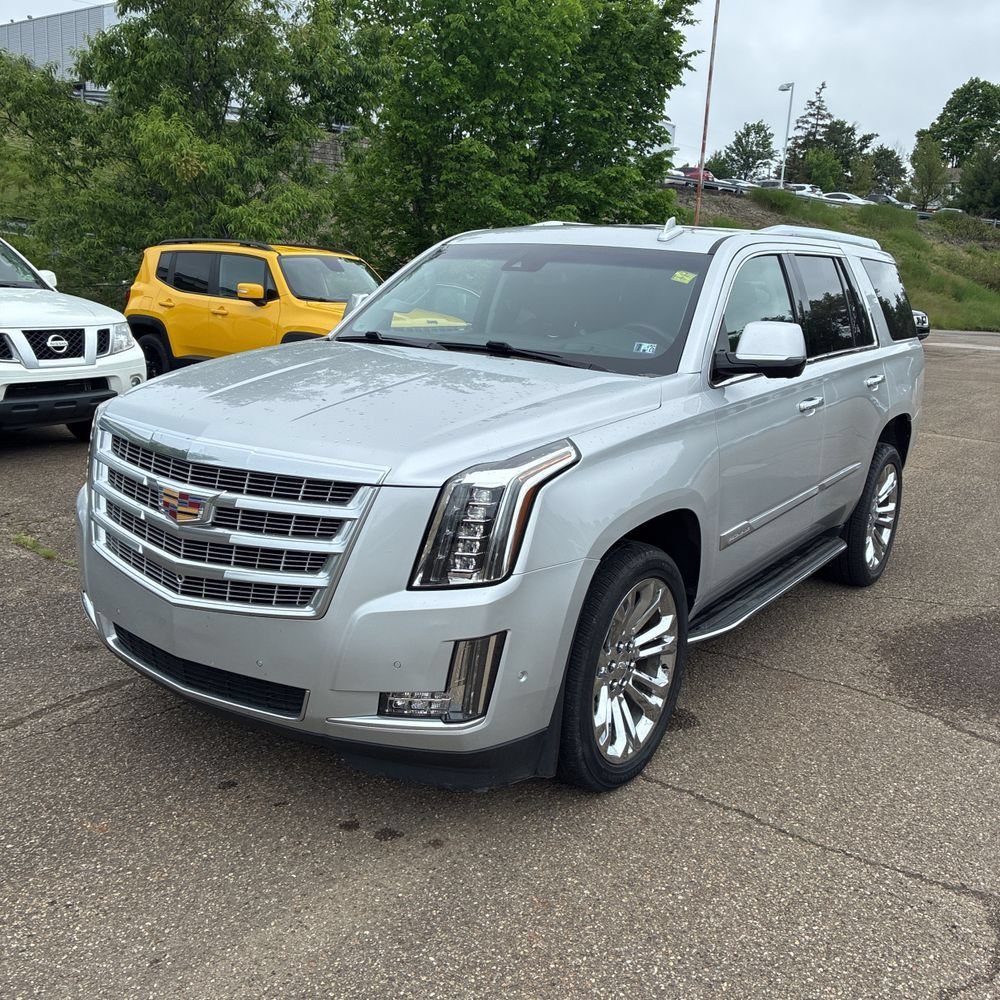 Used 2020 Cadillac Escalade Luxury w/ LPO, Radiant Package AWD/4WD image 2