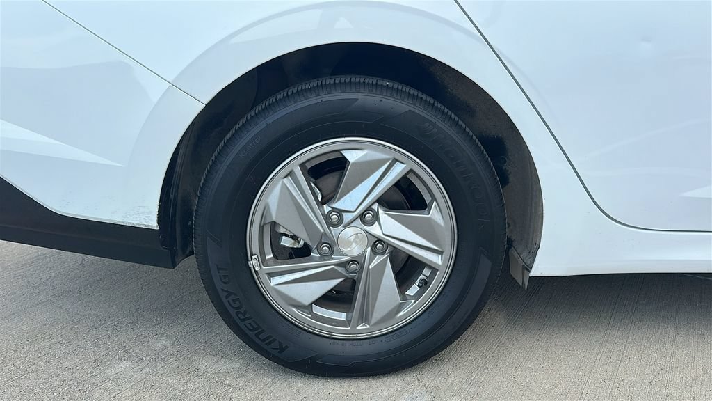 Used 2026 Hyundai Elantra SE FWD image 16