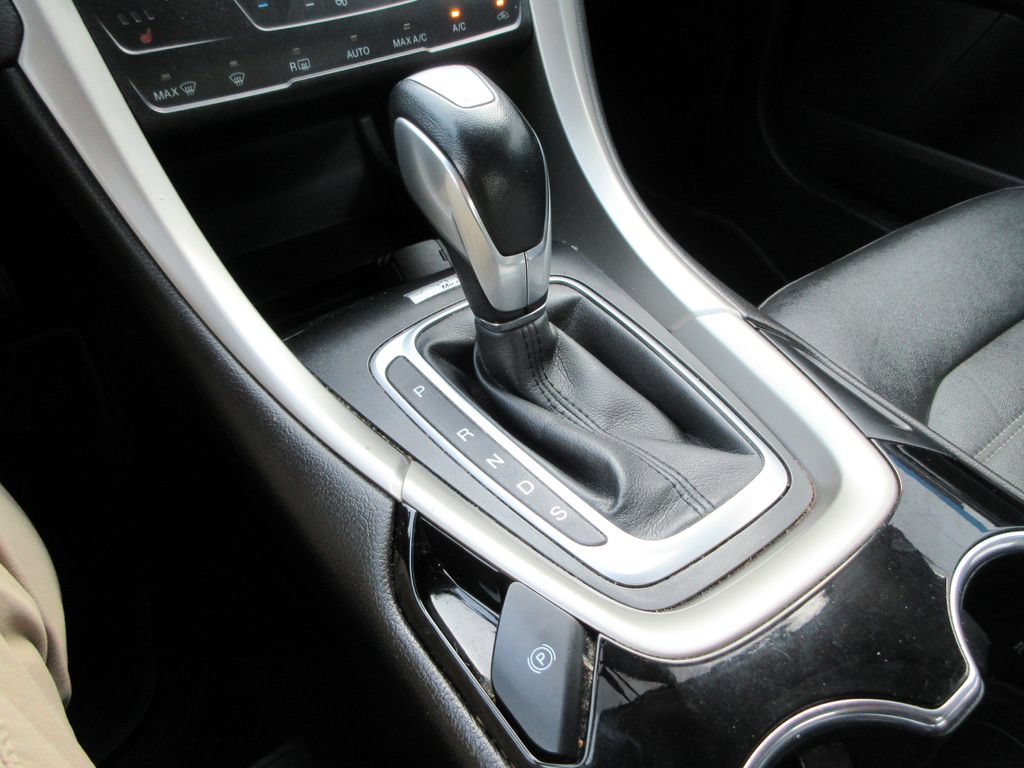 Used 2015 Ford Fusion SE w/ Equipment Group 202A FWD image 28