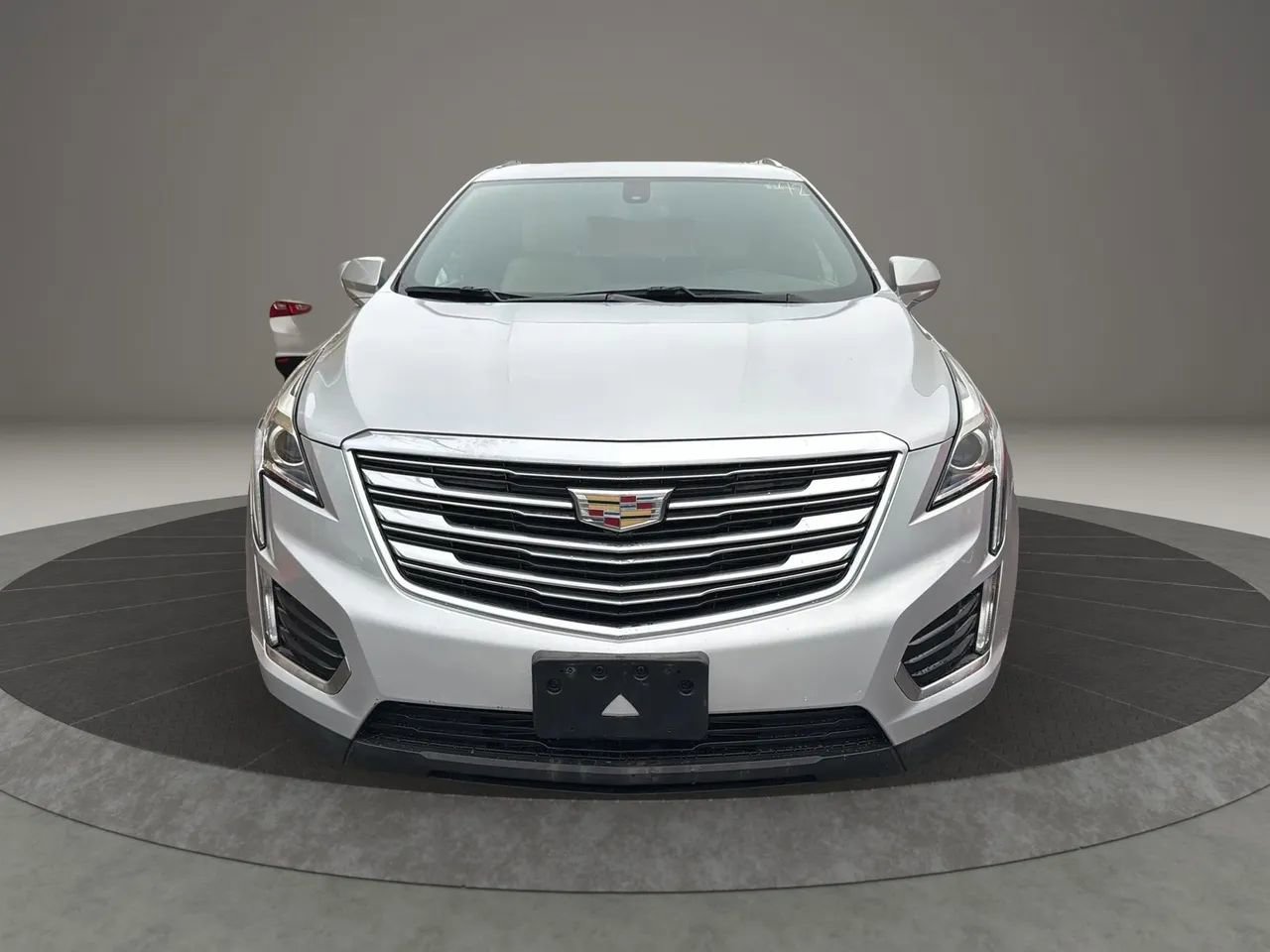 Used 2017 Cadillac XT5 FWD image 2