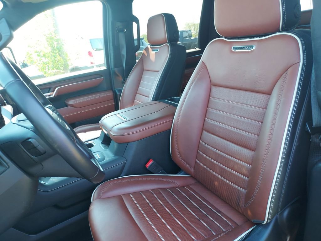 Used 2024 GMC Sierra 3500 Denali Ultimate image 17