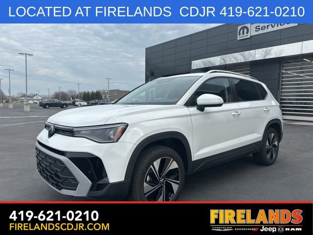 Used 2025 Volkswagen Taos SE AWD/4WD image 3