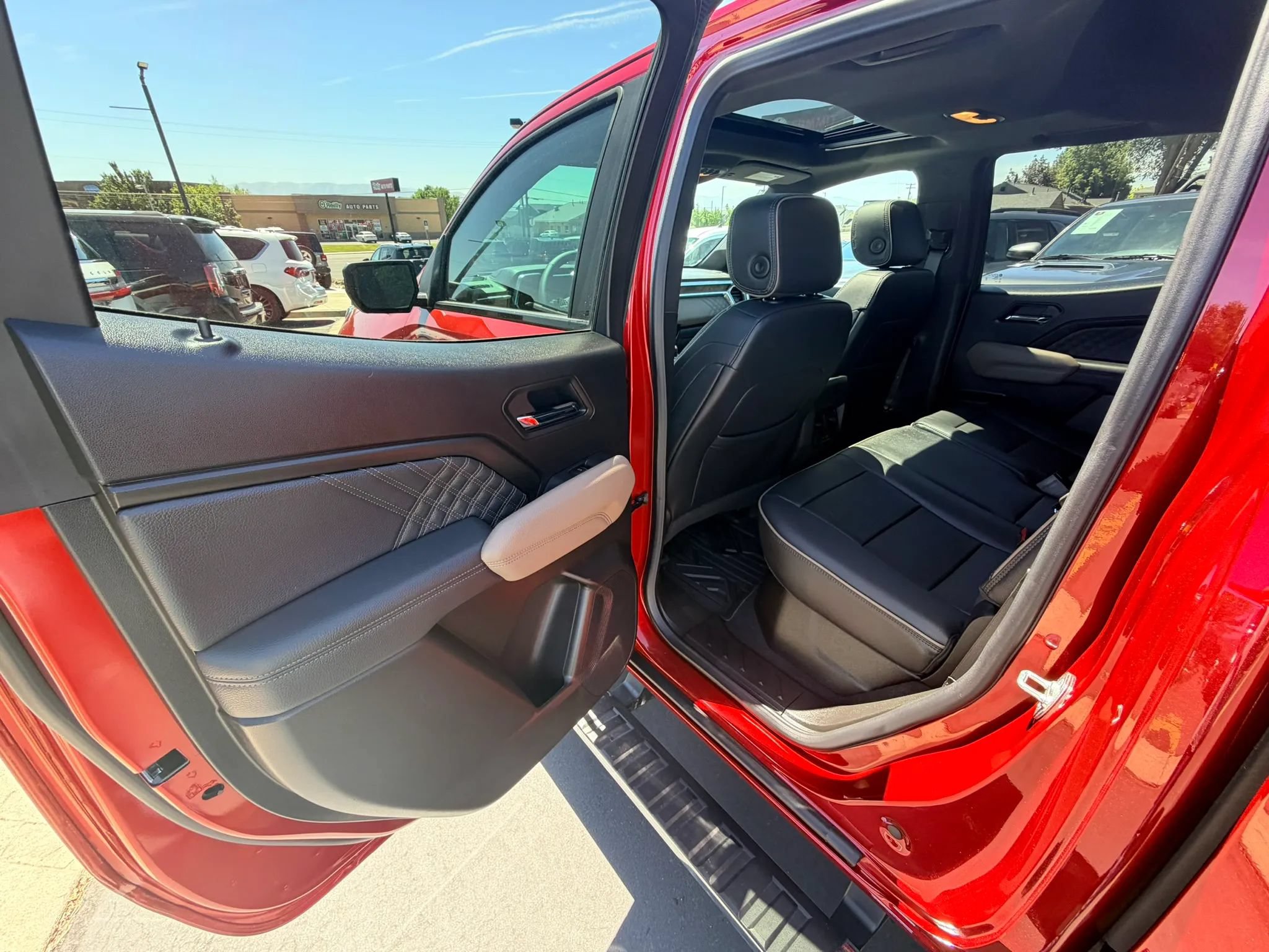 Used 2025 GMC Canyon Denali AWD/4WD image 22
